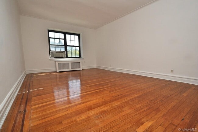 Foto del edificio - 105 Garth Rd