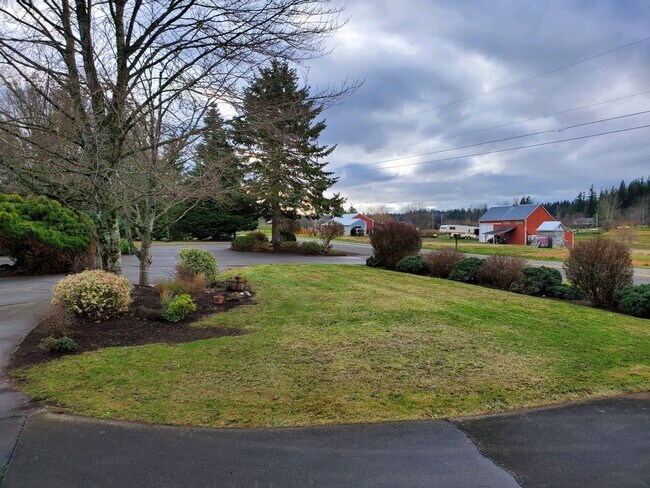 Foto del edificio - 7 Acre  Property 3 Bedroom 2 Bath Rambler ...