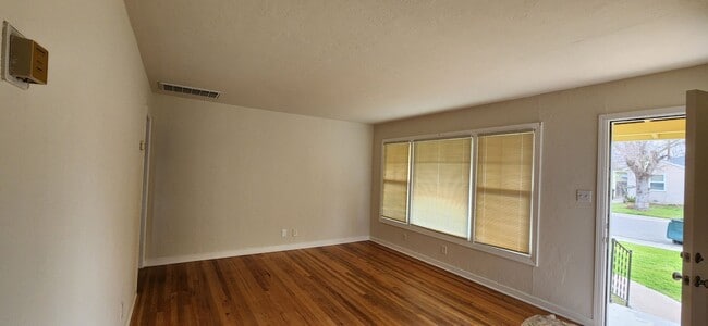 Photo - 2 Bedroom 1.5 Bathroom Home in S. Land Park with Updated Kitchen