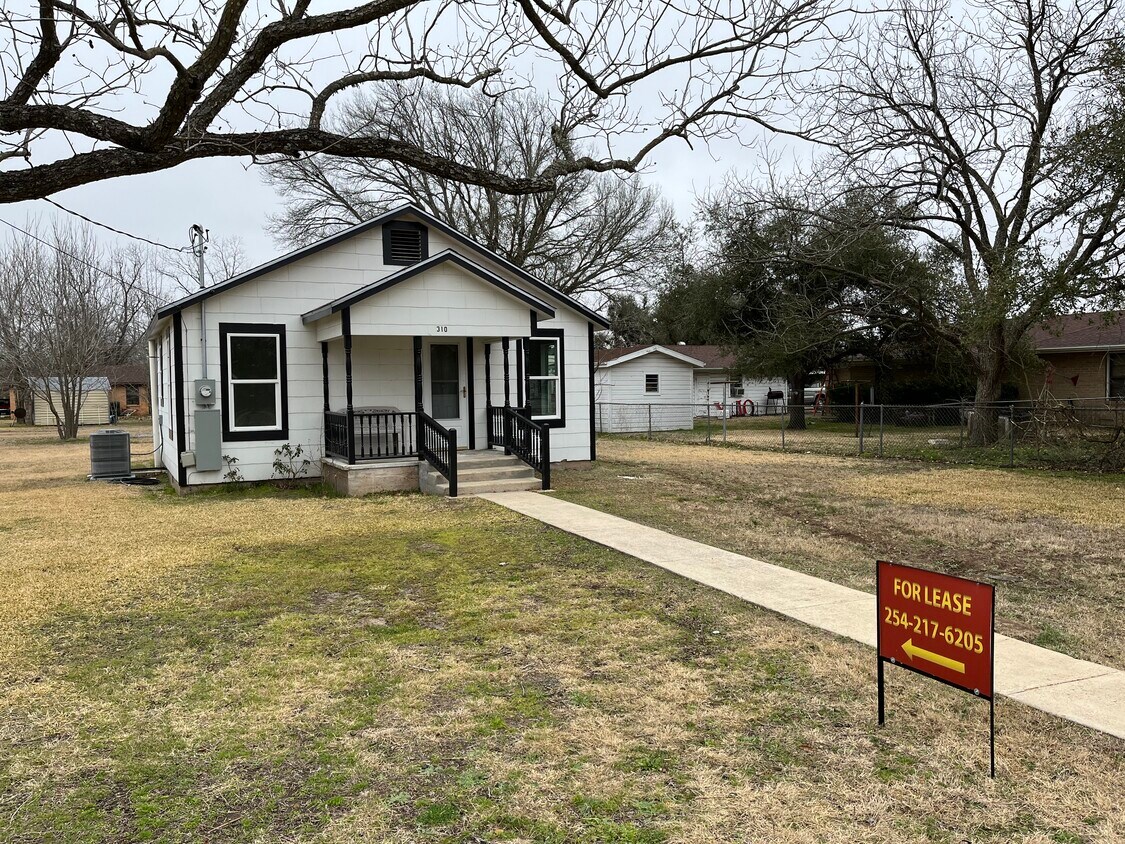 Primary Photo - 310 E Hunt St