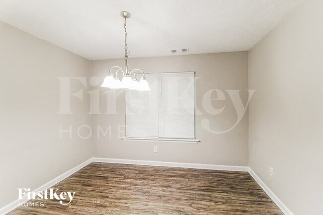 Foto del edificio - 6719 Timbers E Dr