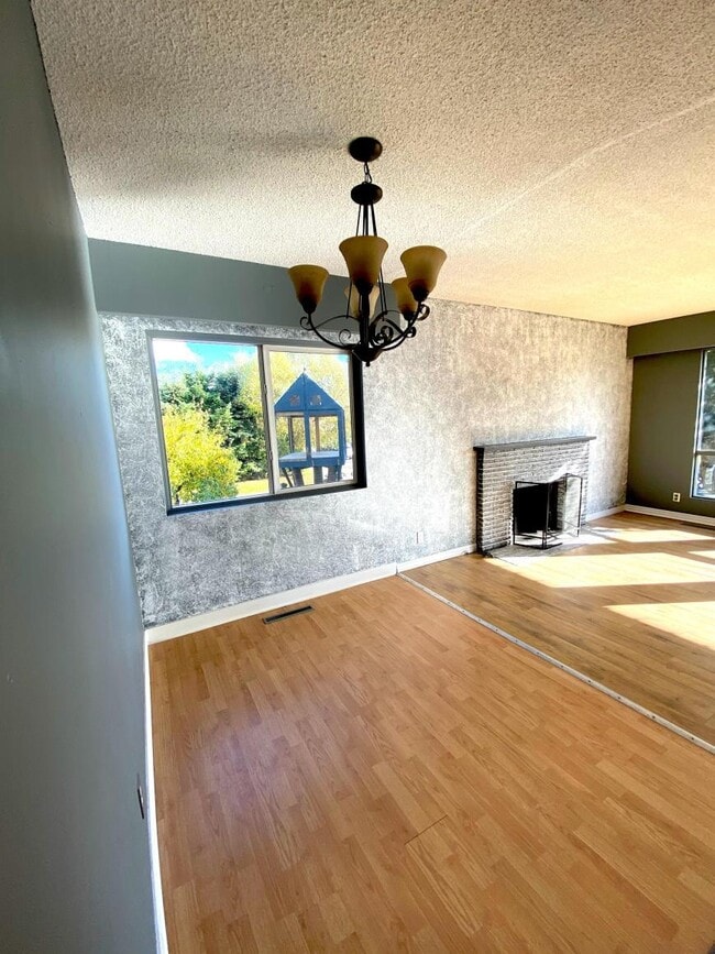 Building Photo - 3 bedroom in Prince George BC V2M 1N9