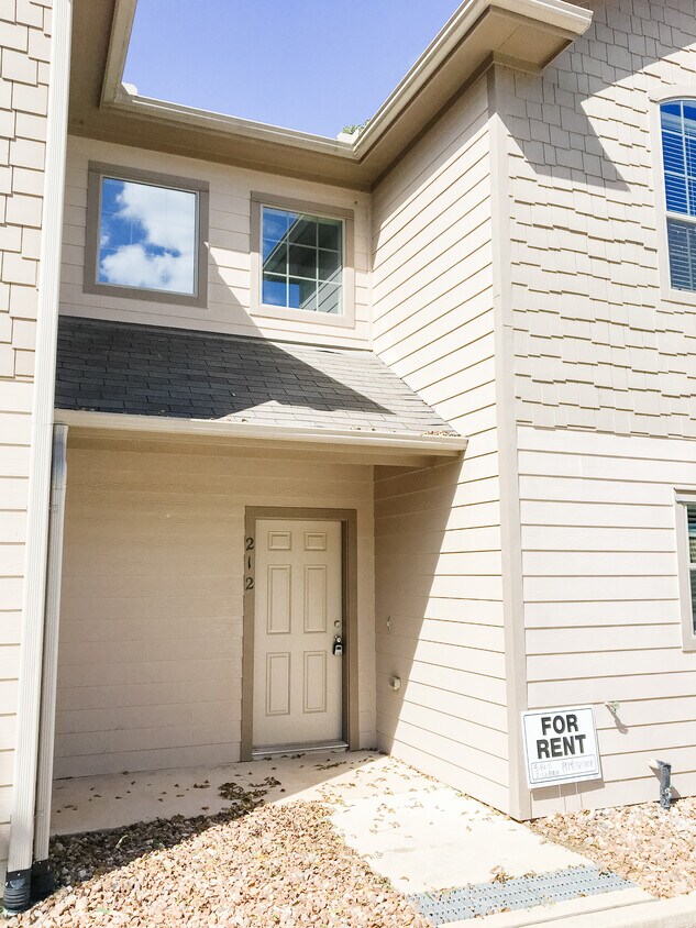 212 S Tesch St, Bellville, TX 77418 Townhome Rentals in Bellville TX