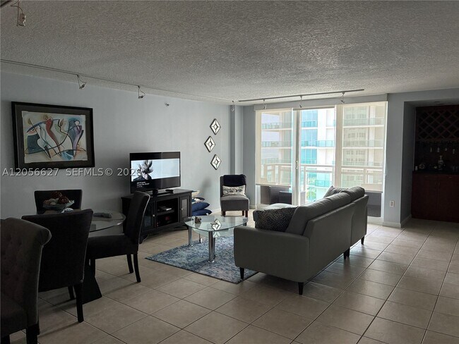 Building Photo - 6917 Collins Ave