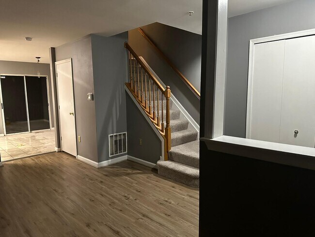 Sala de estar en el piso superior - 3474 Barkley Woods Rd