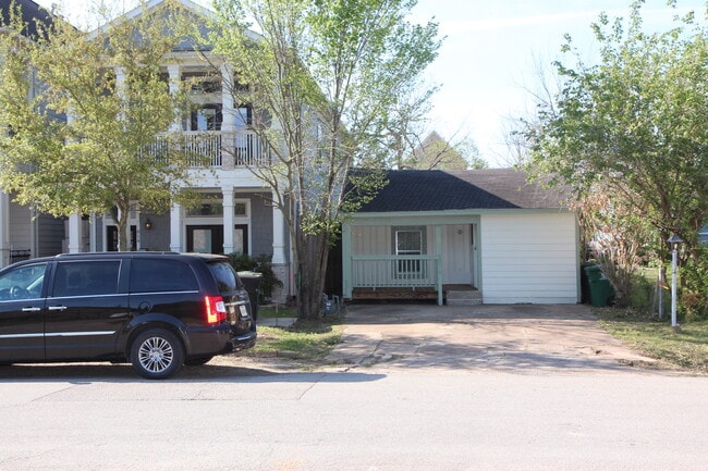 Street view. Surrounded mostly by new construction. - 814 W 21st St