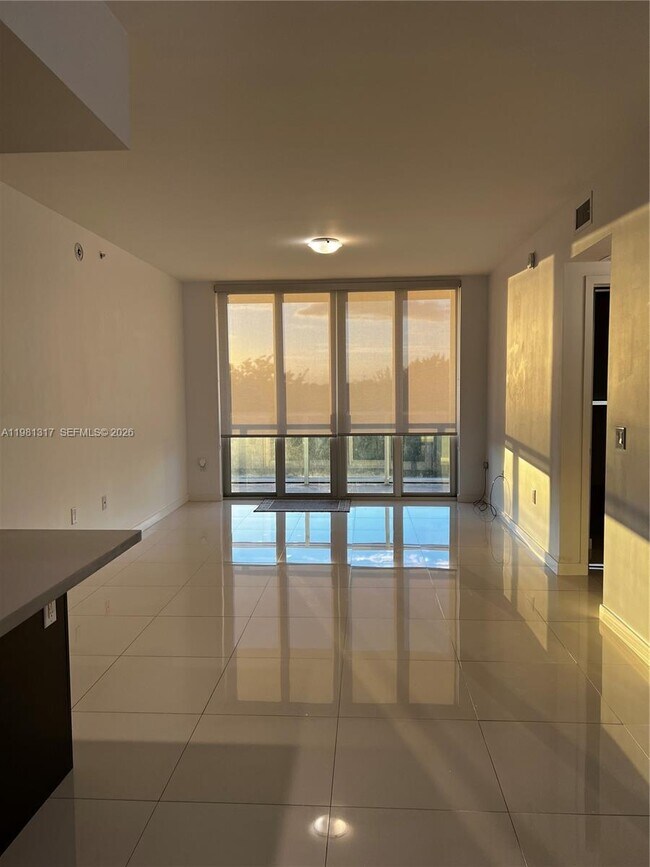 Foto del edificio - 7825 NW 107th Ave