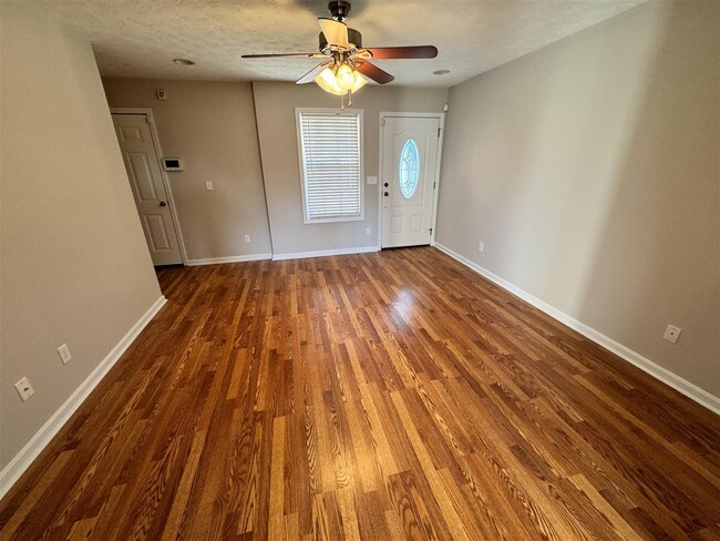Building Photo - 140 Twin Lakes Dr