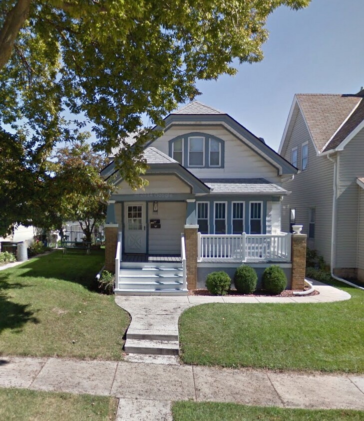 1732 S 70th St, West Allis, WI 53214 Townhome Rentals in West Allis