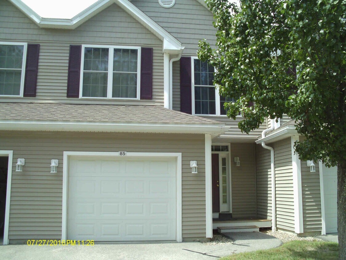 85 Pear Tree Lane, Newmarket, NH 03857 Room for Rent in Newmarket, NH