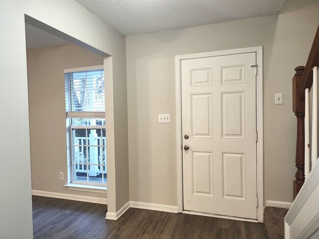 Foto del edificio - Pristine, 4 bed, 2.5 bath Home Located in the Southbridge Forest Community!