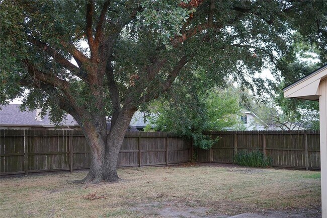 Building Photo - 1007 E Belgravia Dr