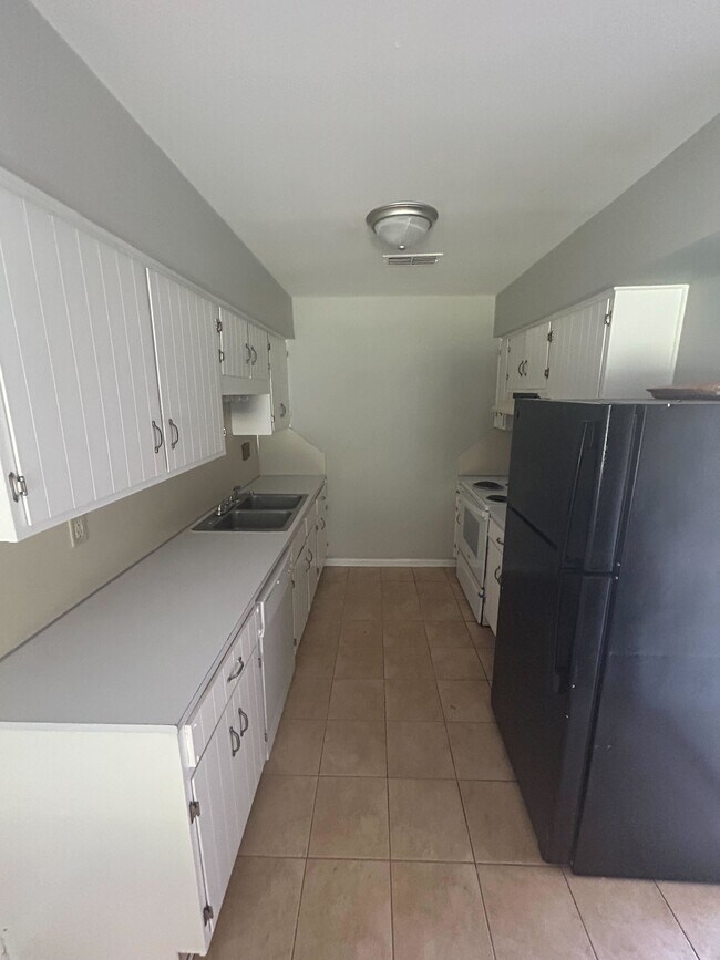 Foto del edificio - 713 Amity Ln