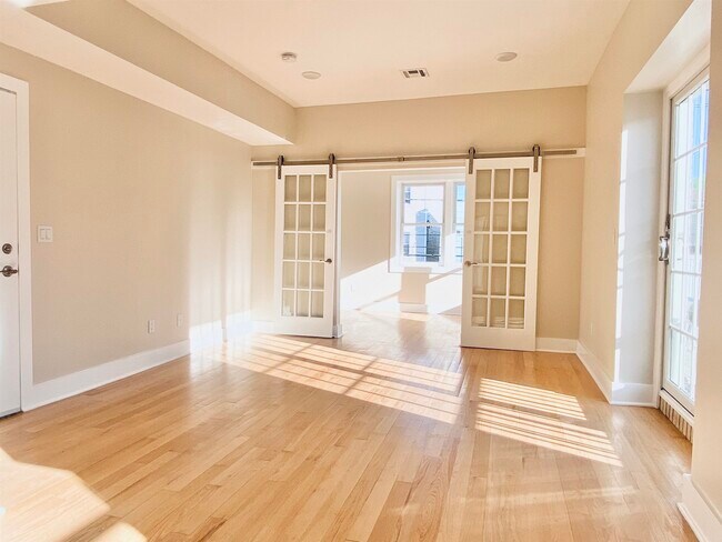 Building Photo - 107 Laidlaw Ave