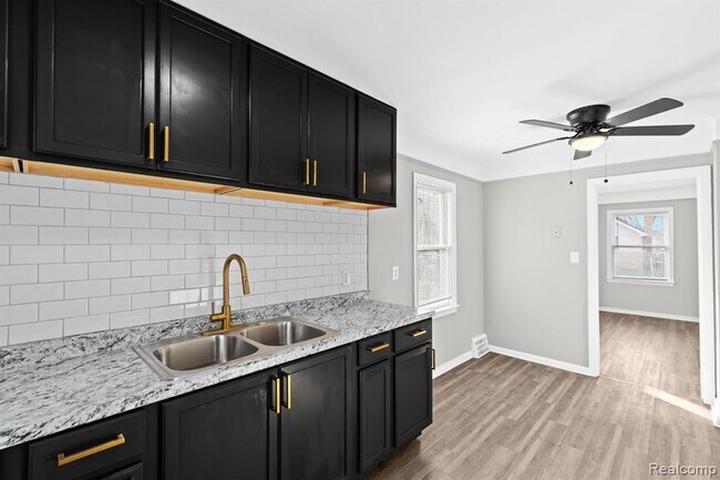 Foto del edificio - 19450 Heyden St