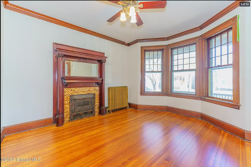 Primary Photo - 460 Hamilton St