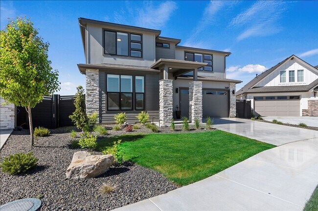Building Photo - Custom Model Home on the Meridian Bluff