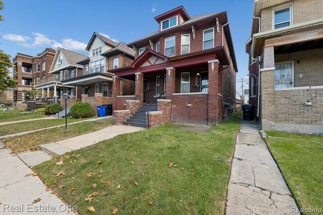 Building Photo - 304 Hendrie St