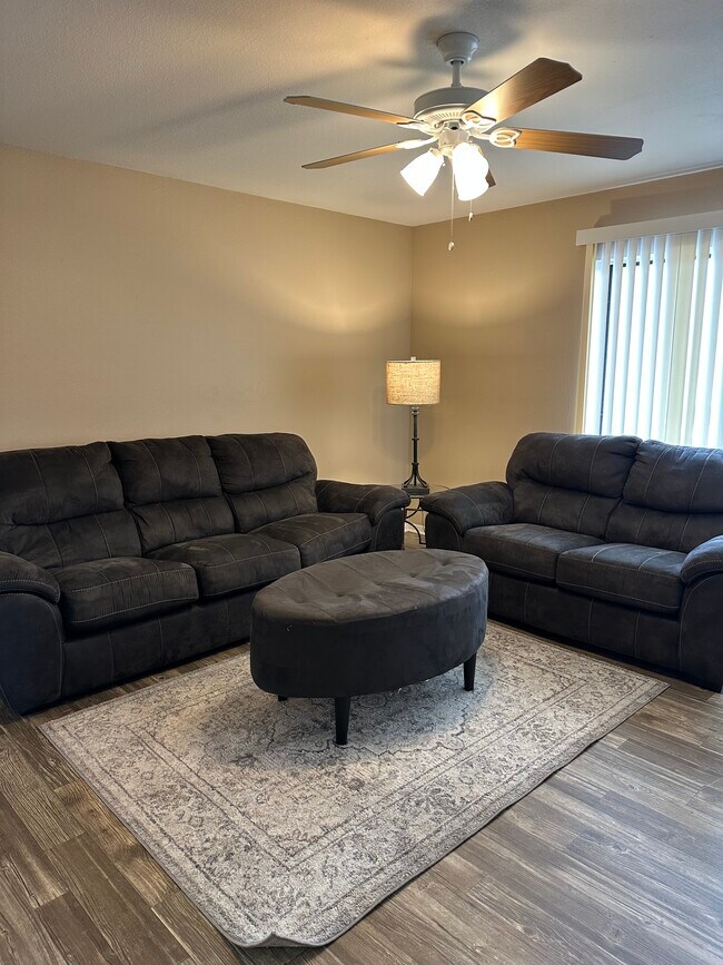 Living room - 218 North Texas