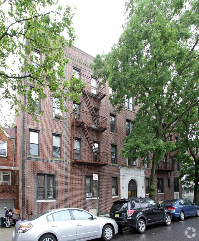 Oxford Court Apartments in Brooklyn, NY