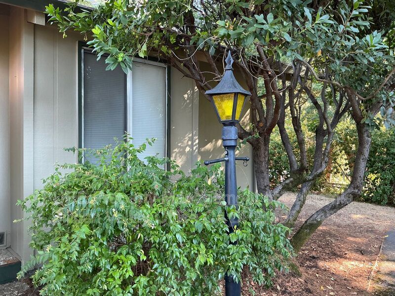 Foto principal - 234 E Hilton Dr
