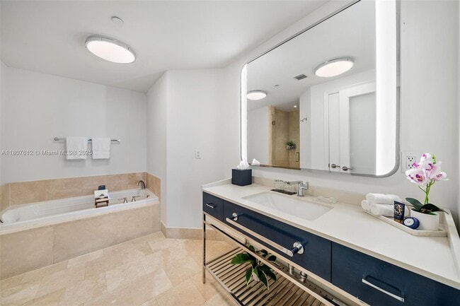 Building Photo - 4401 Collins Ave
