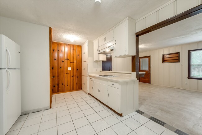 Building Photo - 6506 Westview Dr