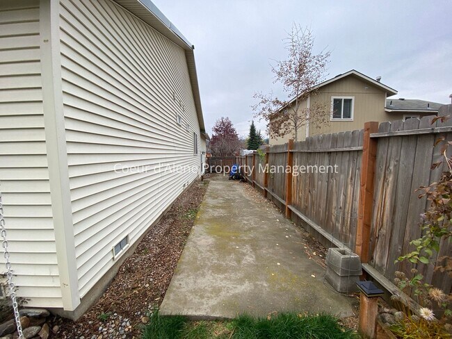 Foto del edificio - 2 bed, 2 bath house w/ "She-Shed"