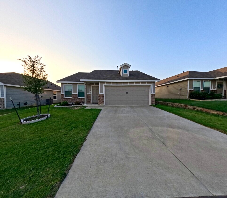 Primary Photo - 2708 Starwater Dr