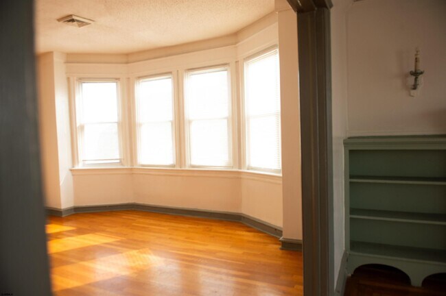 Building Photo - 3809 Ventnor Ave