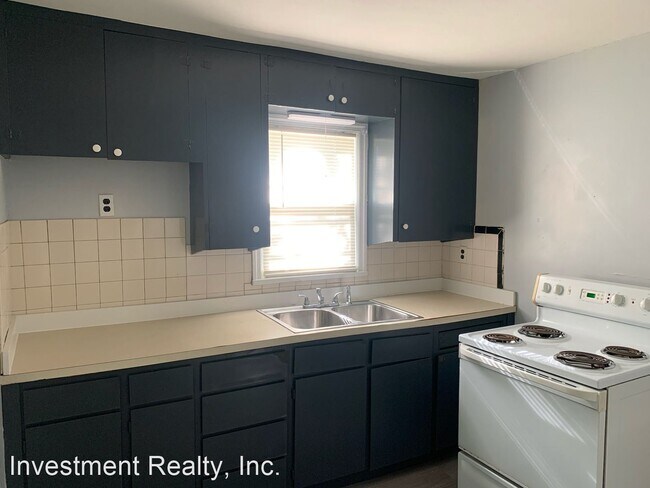 Building Photo - 3 br, 1 bath House - 423 N Locust St.