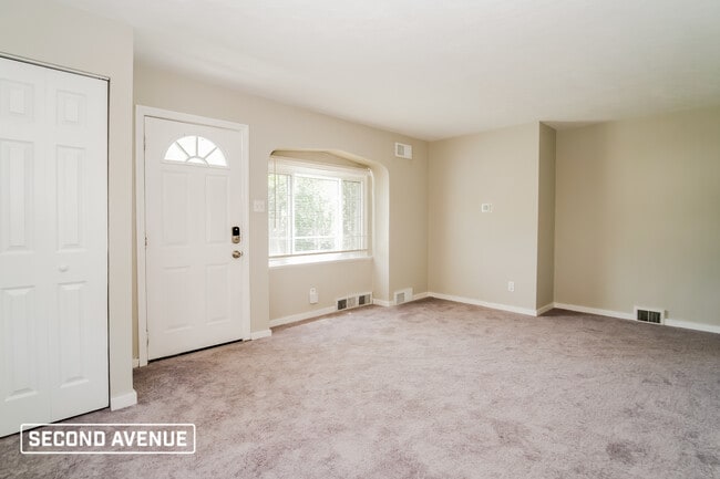Building Photo - 826 9th ST
