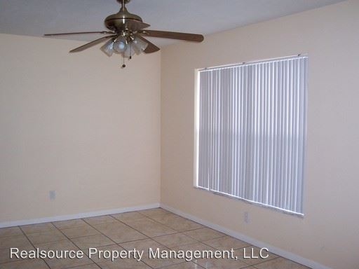 Building Photo - 2225 W Dana Dr