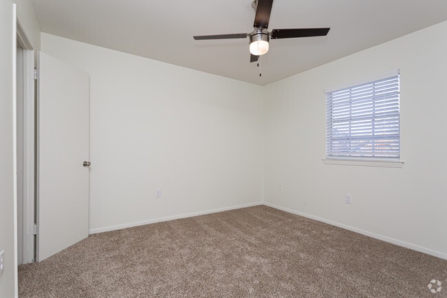1 BR, 1 BA - 620 SF - Parc at Mid City