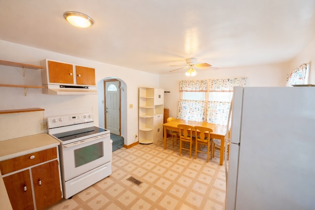 Foto del edificio - 162 Barney Blvd