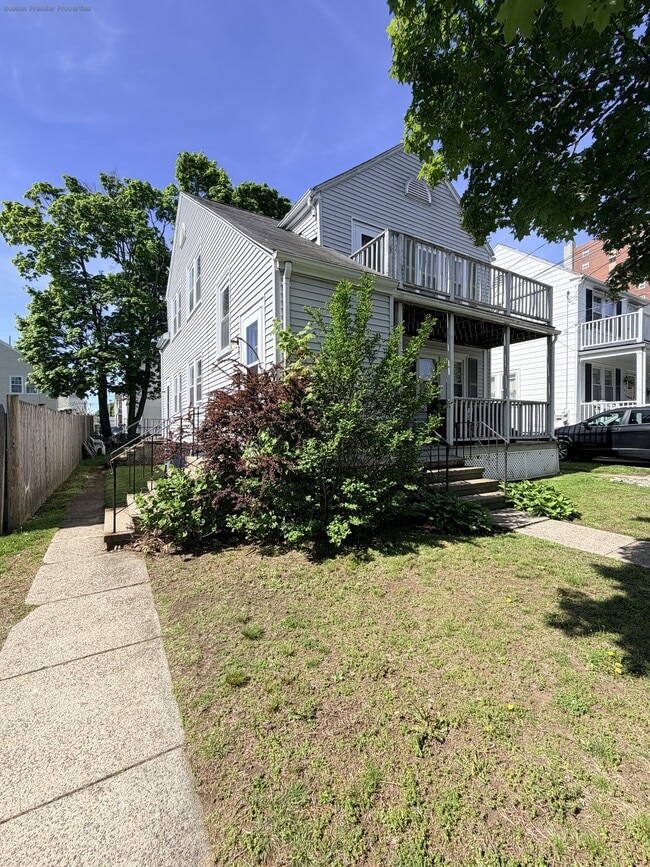 Building Photo - 15 Lawn Ave