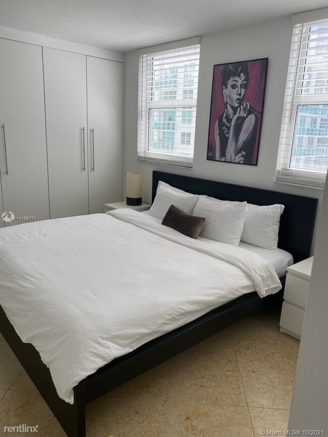 Building Photo - 1200 Brickell Bay Dr