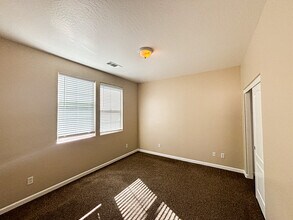 Building Photo - 5537 N Gates Ave