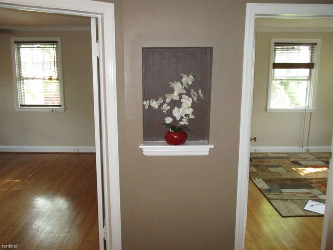 Foto del edificio - 1 br, 1 bath  - 1008 Dartmouth Rd # 2