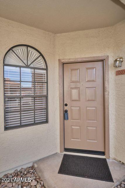 Building Photo - 930 N Mesa Dr