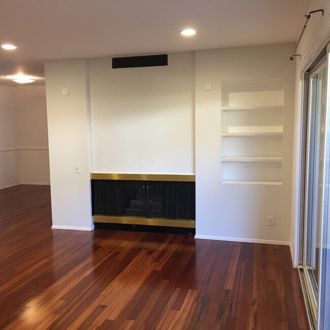 Foto del edificio - 31515 Lindero Canyon Rd