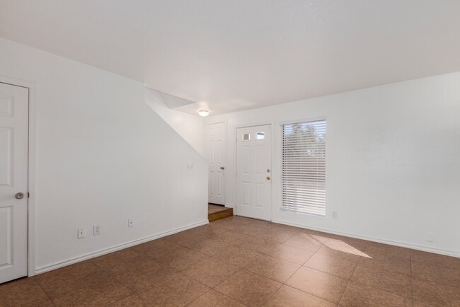 Building Photo - 3 Bedroom Townhome with yard