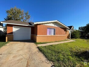 Building Photo - 1004 W Manana Blvd