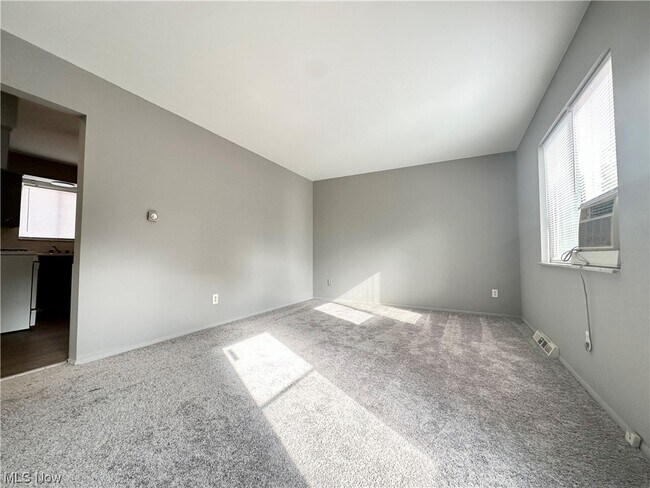 Foto del edificio - 231 Randel Ave