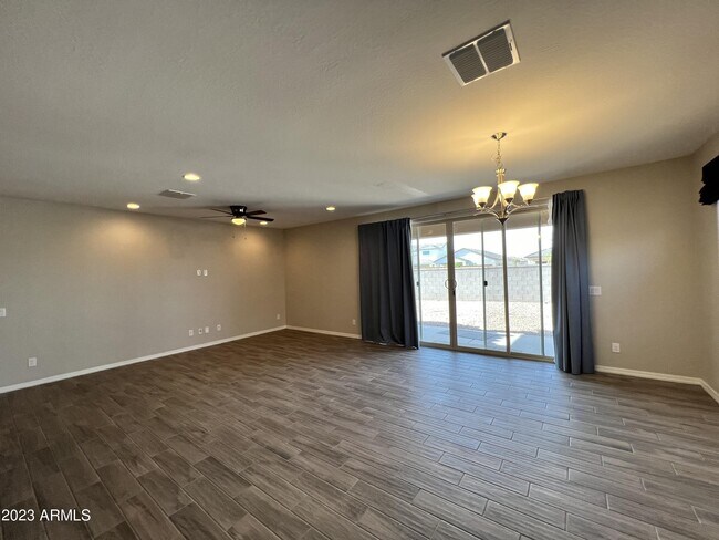 Building Photo - 40830 W Haley Dr