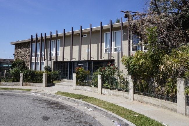 Building Photo - Berendo Townhouse Apartments