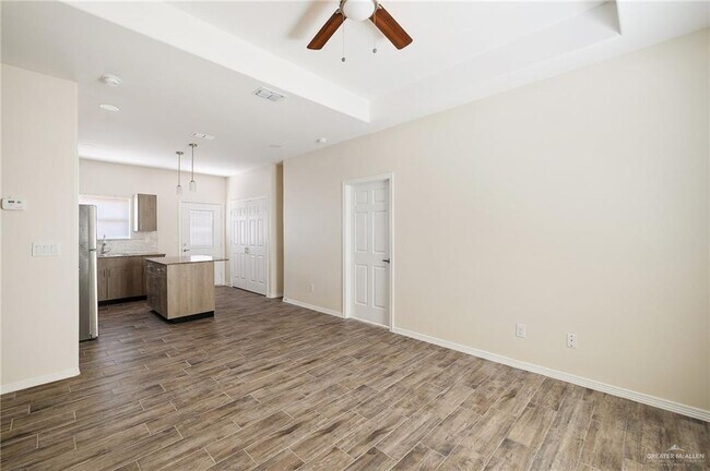 Foto del edificio - 5004 N Hiawatha Dr