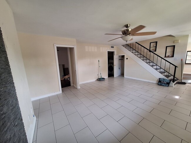 Foto del edificio - 2305 Rockefeller Ln