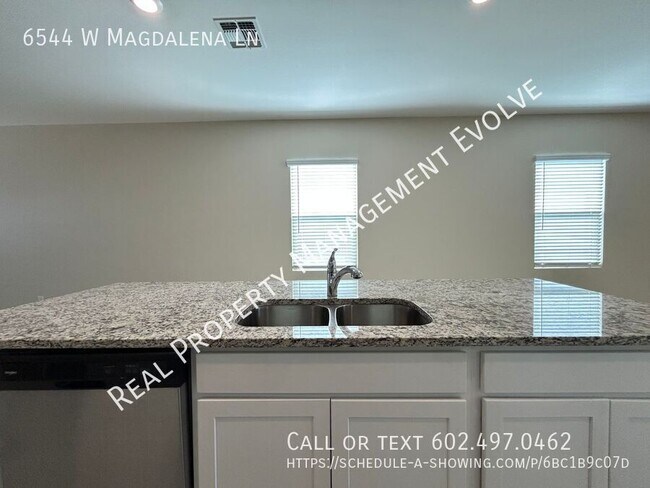 Foto del edificio - 6544 W Magdalena Ln