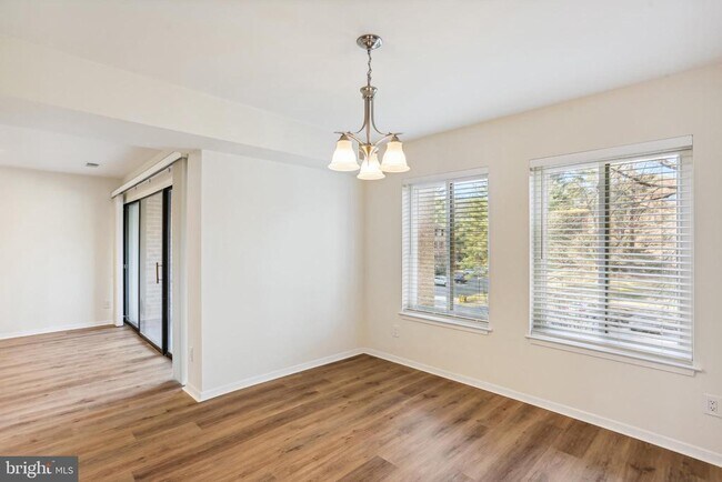 Foto del edificio - 5811 Edson Ln